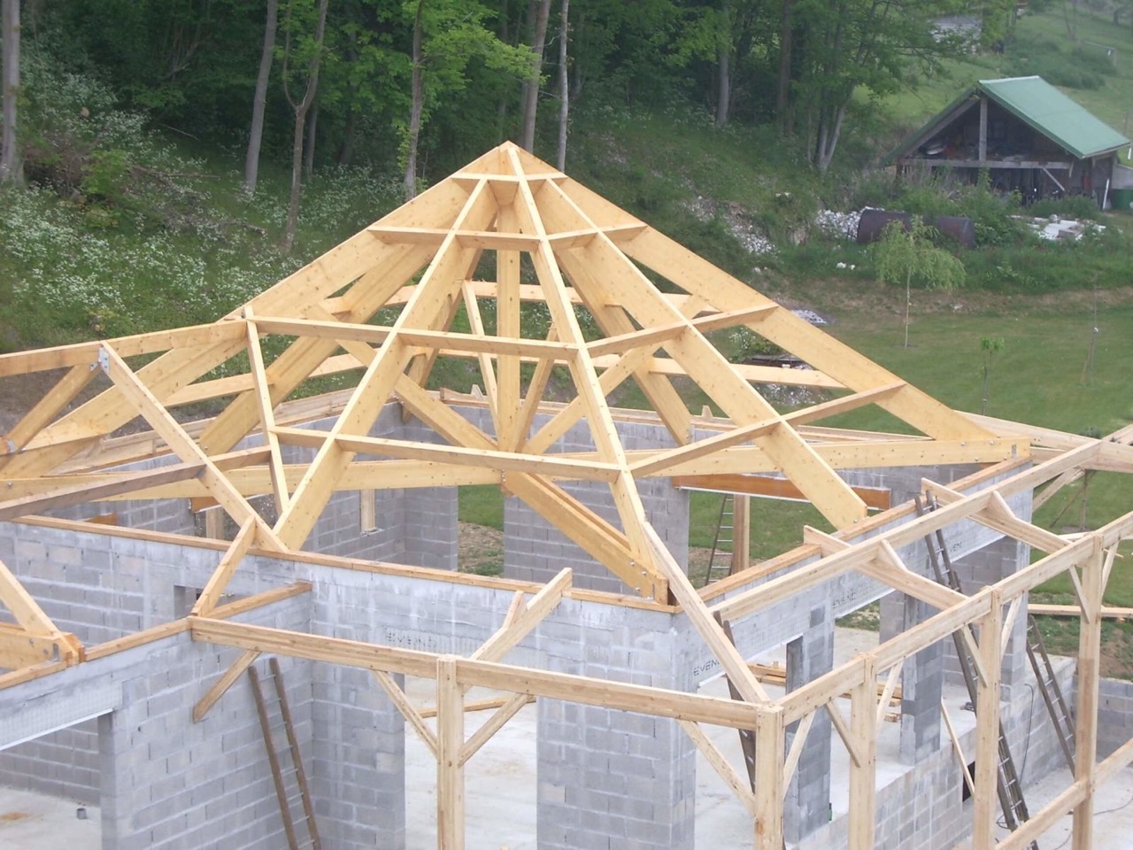 SPÉCIALISTE DU LAMELLÉ-COLLÉ et de la charpente EN HAUTE-NORMANDIE SARL DUHAMEL