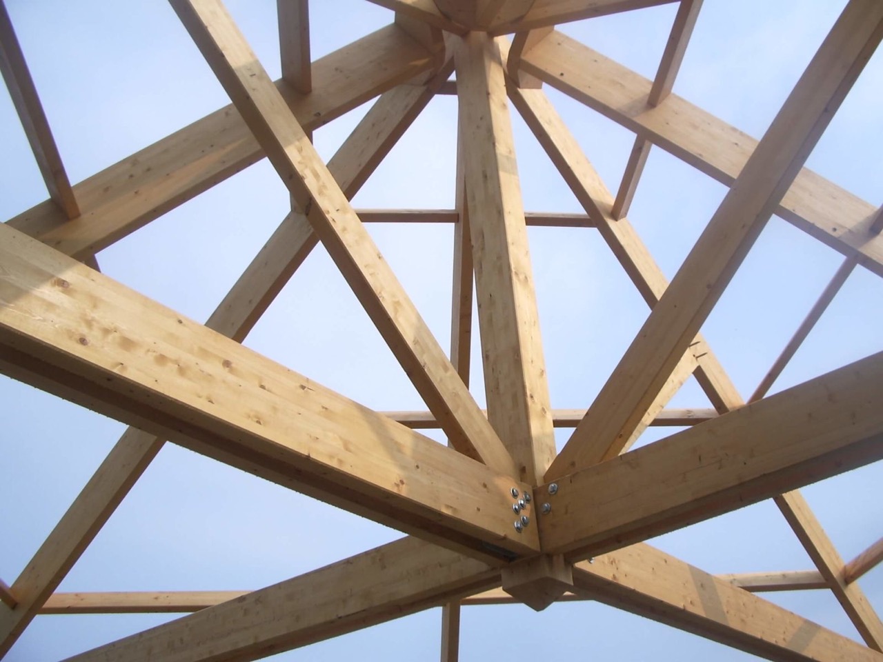 SPÉCIALISTE DU LAMELLÉ-COLLÉ et de la charpente EN HAUTE-NORMANDIE SARL DUHAMEL