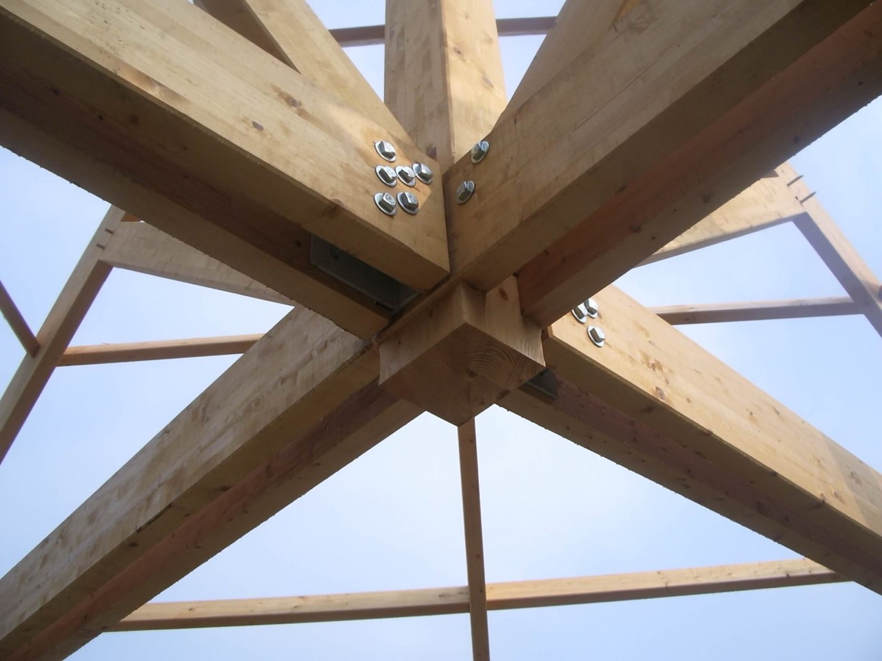 SPÉCIALISTE DU LAMELLÉ-COLLÉ et de la charpente EN HAUTE-NORMANDIE SARL DUHAMEL