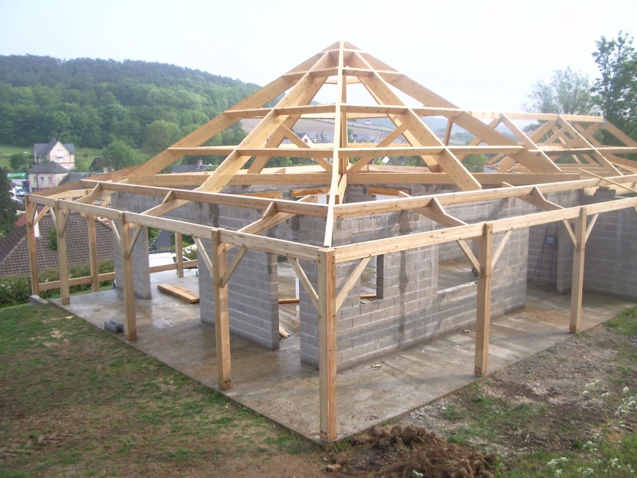 SPÉCIALISTE DU LAMELLÉ-COLLÉ et de la charpente EN HAUTE-NORMANDIE SARL DUHAMEL